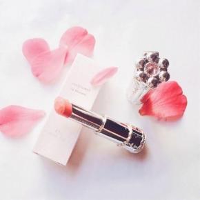 女人一定要配的化妆品,刚认识的女生适合什么化妆品