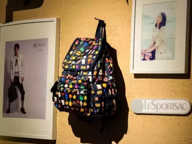 超级玛丽溜进了咖啡馆，扬言不服来战！