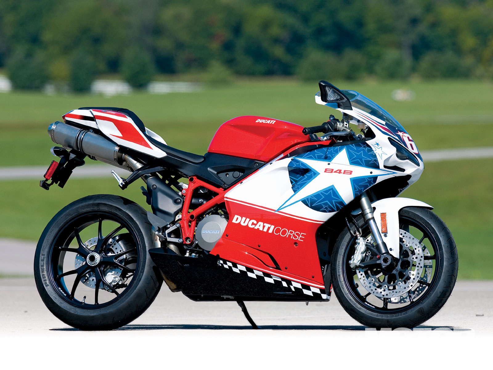 200匹的马力，极致轻量化车重，超跑遇到都不敢轻易轰油门*威示**