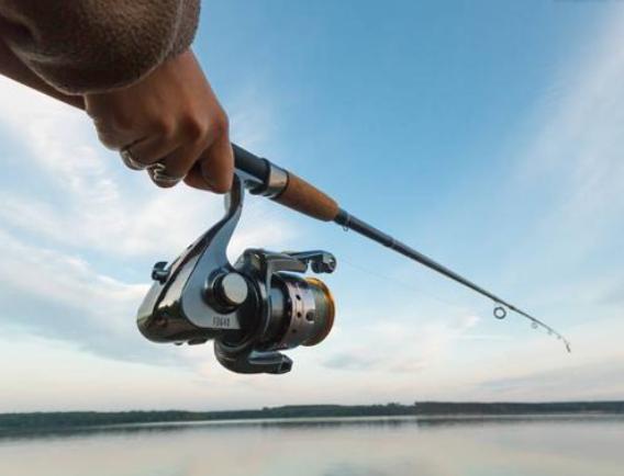 冬季钓鱼选点技巧,冬天钓鱼时如何选择合适的钓点