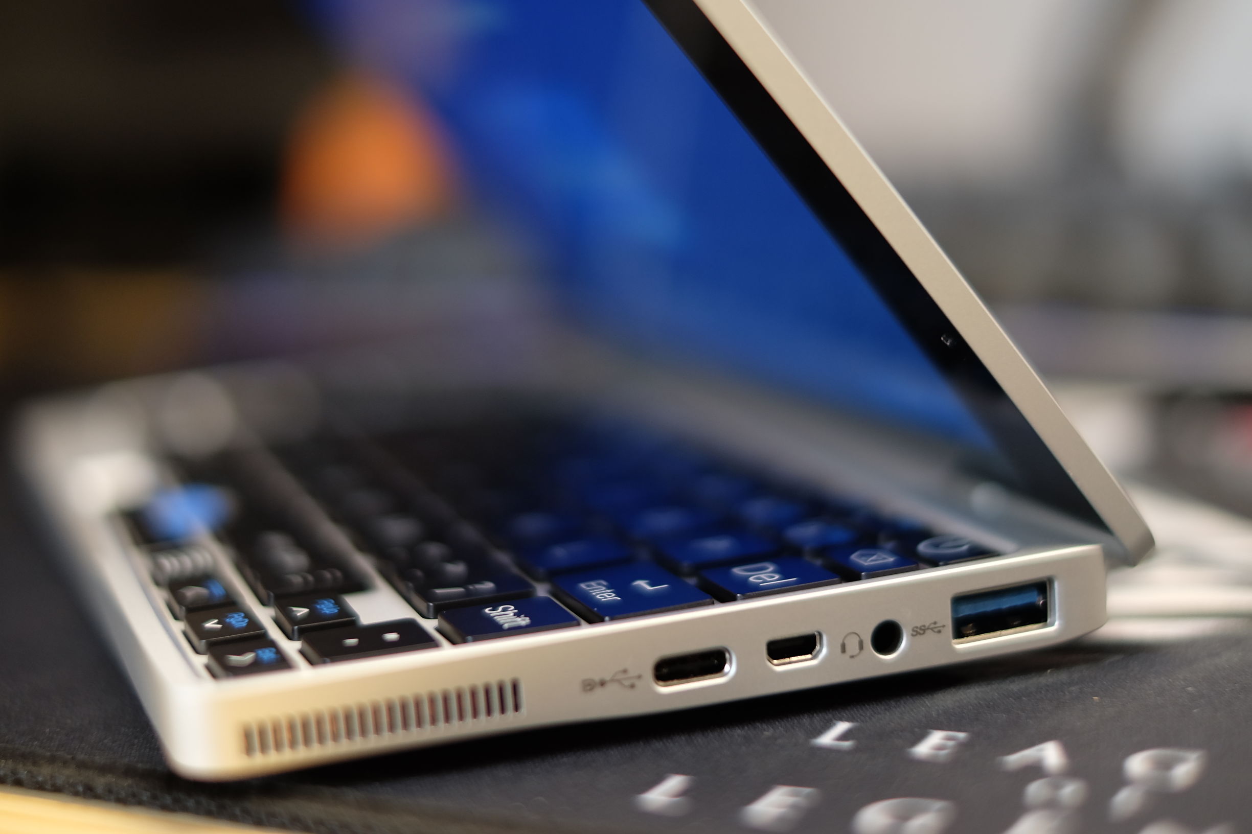 gpdpocketwin10迷你笔记本,可以装进口袋的笔记本电脑