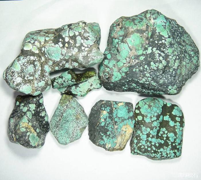 什么颜色原矿绿松石能出地狱色,纯天然原矿绿松石的价值和意义
