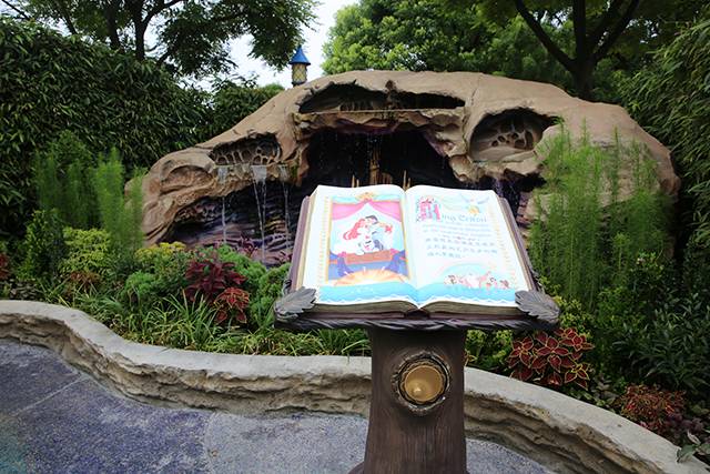 白天去逛迪斯尼,晚上香槟泡泡浴,女孩子去香港应该这么玩