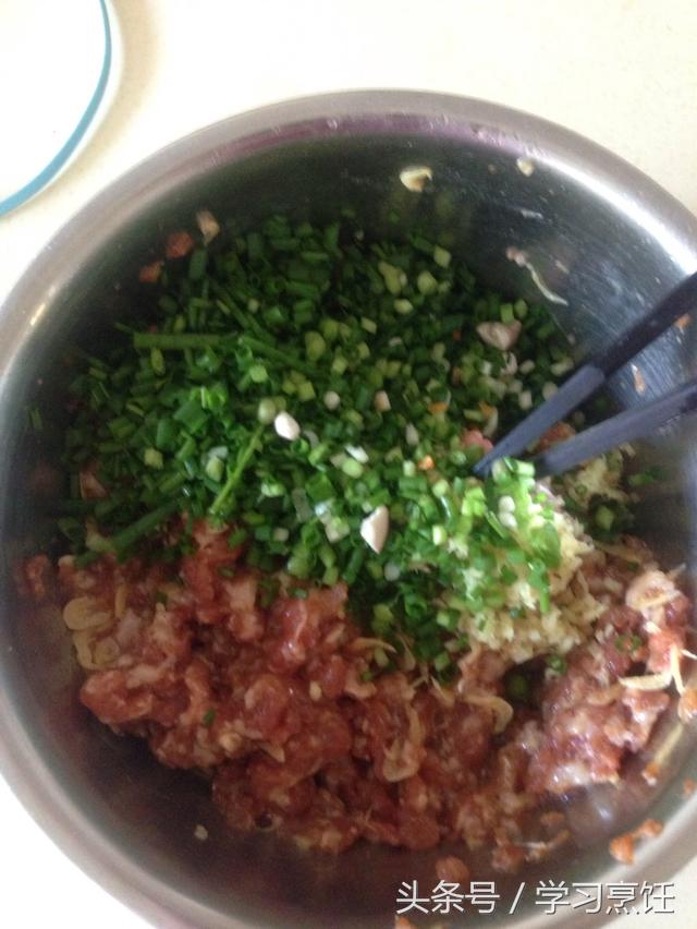 小馄饨怎么包馅又多又好看,上海小馄饨馅做法