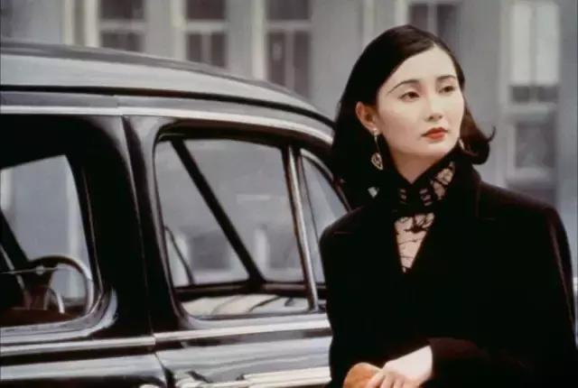 港姐70年：从豪门儿媳，到街边站台，背后是香港经济的大洗牌