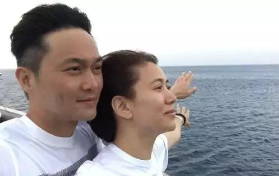 港姐70年：从豪门儿媳，到街边站台，背后是香港经济的大洗牌