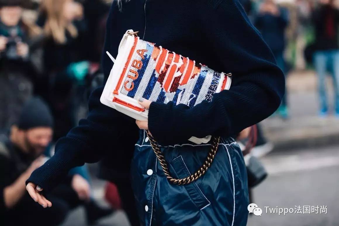 迷你小肩包,现在还流行小皮包包吗