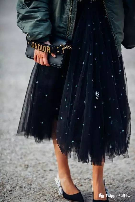 迷你小肩包,现在还流行小皮包包吗