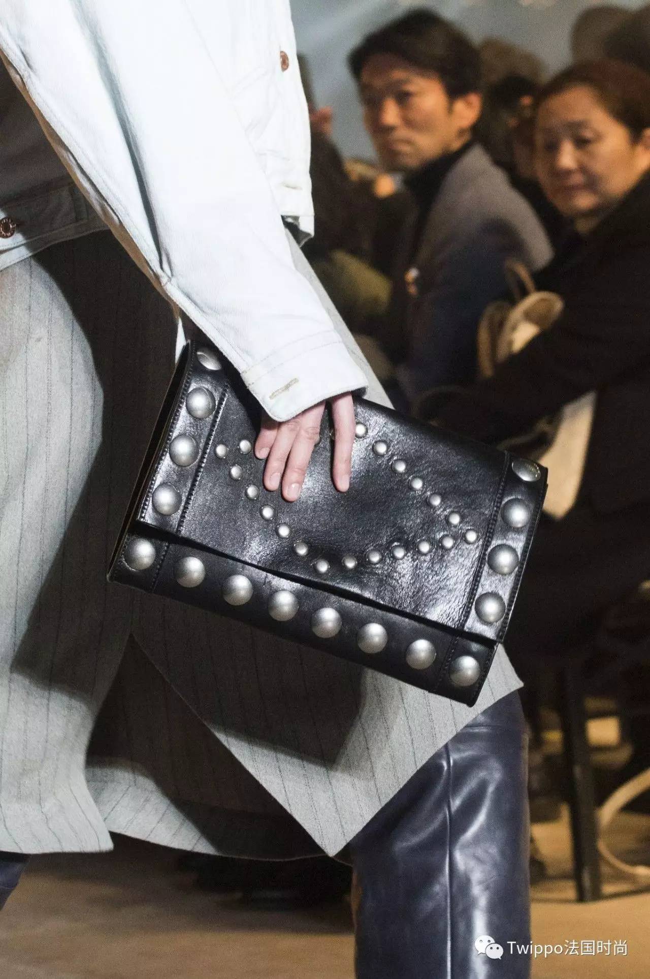 迷你小肩包,现在还流行小皮包包吗