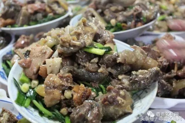 窄桥龟一出来就会咬人,几厘米长的龟会咬人