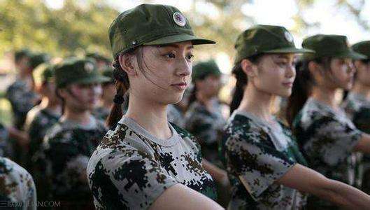 教官晒伤了怎么回答,夏日军训在太阳底下暴晒