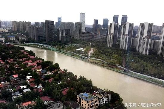 这家遍布全国的酒店房间拥有五星的配置,价格确是经济连锁的标准