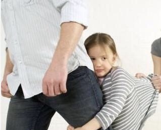 入园怎么让孩子不哭,幼儿园新生入园哭闹老师哄娃技巧