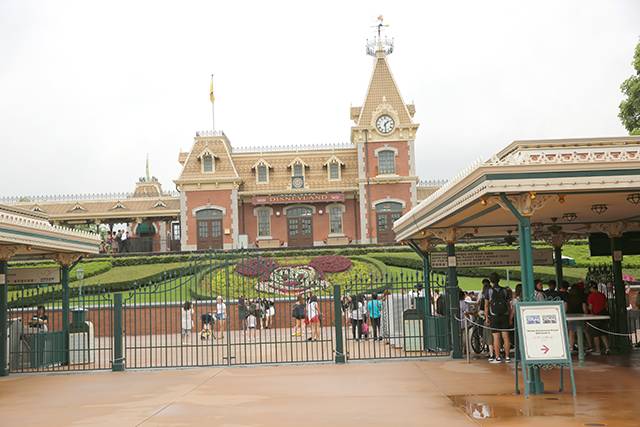 白天去逛迪斯尼,晚上香槟泡泡浴,女孩子去香港应该这么玩