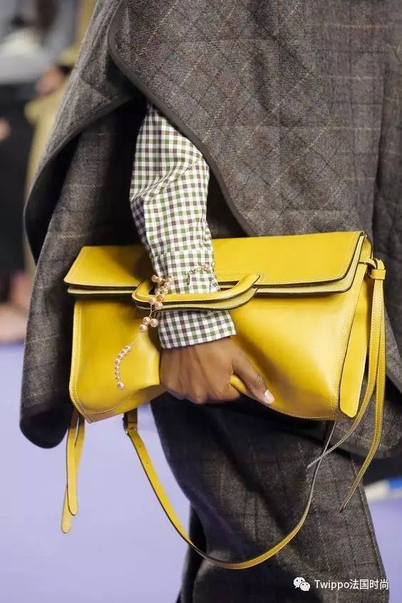 迷你小肩包,现在还流行小皮包包吗
