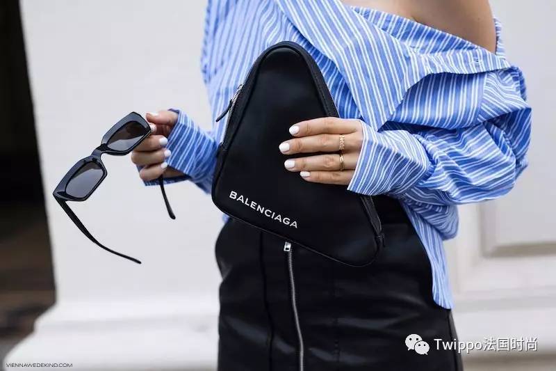 迷你小肩包,现在还流行小皮包包吗