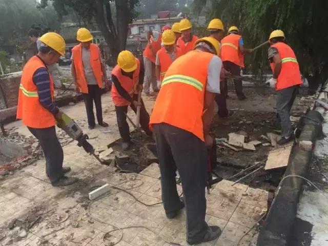 执法队拆除铁皮屋的视频,执法队拆除铁皮房子