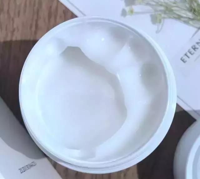 周冬雨和赵薇的合影,周冬雨赵薇对比