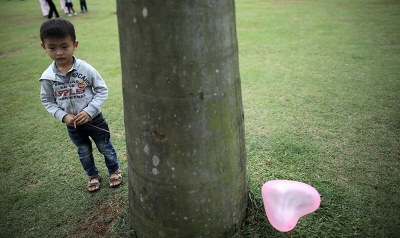 小朋友午睡经常尿床,小朋友幼儿园午睡总是尿床怎么办