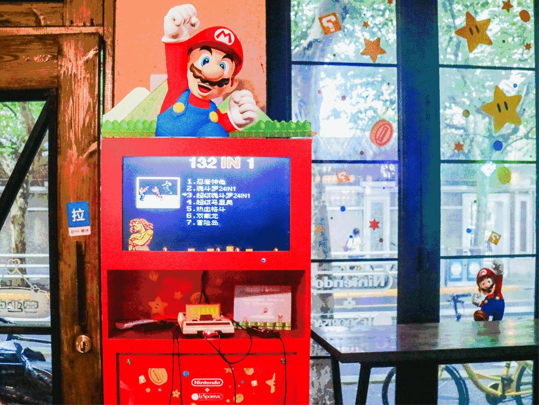 超级玛丽溜进了咖啡馆，扬言不服来战！