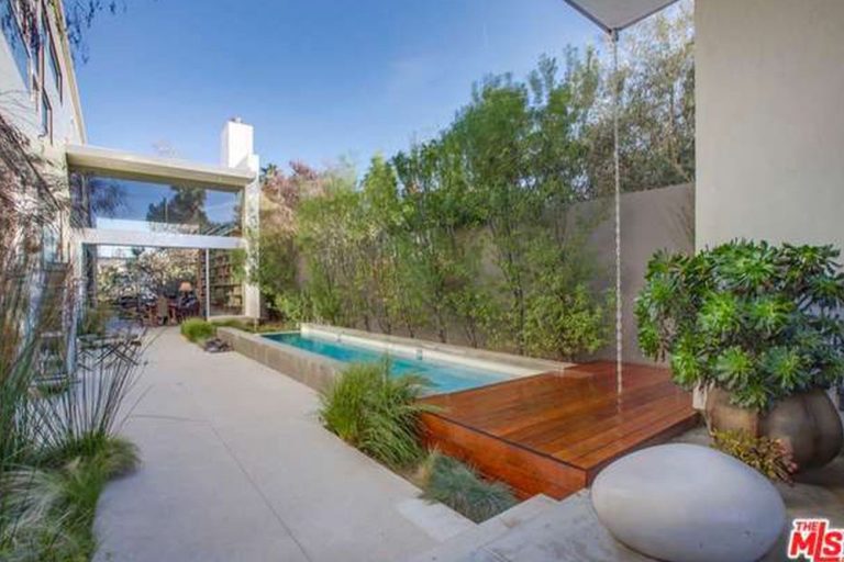 权游铁粉们听好了！“龙母”又多一个称号：中国明清家具爱好者