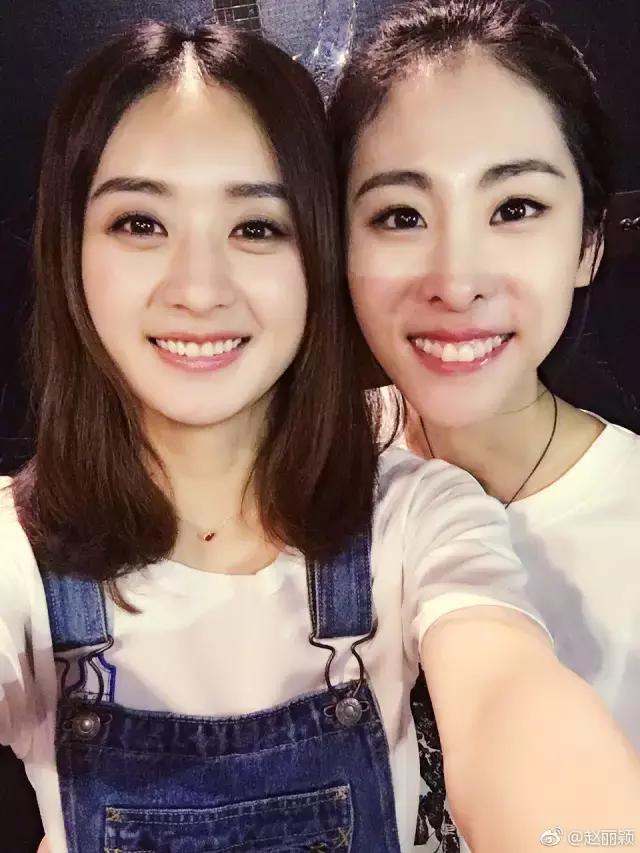 赵丽颖的项链价值百万,赵丽颖的字母项链