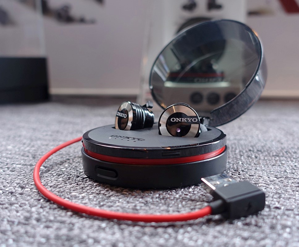 所有无线耳机的使用说明,盒装无线耳机如何使用