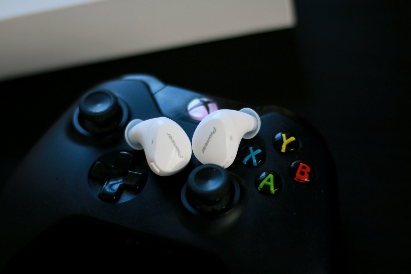 所有无线耳机的使用说明,盒装无线耳机如何使用