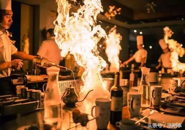 一个老外说一年之内吃遍全中国,一外国小哥声称要吃遍中国