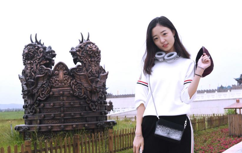 带着漂亮女友逛鄂尔多斯蒙古源流