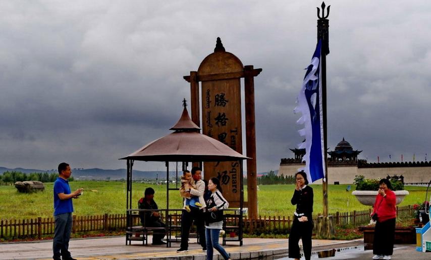 带着漂亮女友逛鄂尔多斯蒙古源流