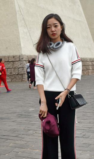 带着漂亮女友逛鄂尔多斯蒙古源流