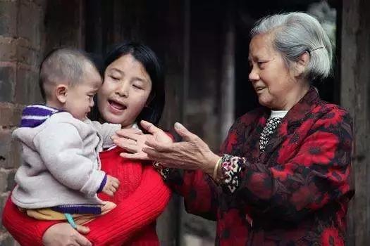 如果婆婆不帮忙带孙子你会不会恨,婆婆不帮你照顾孩子该给他养老吗