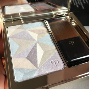 女人一定要配的化妆品,刚认识的女生适合什么化妆品