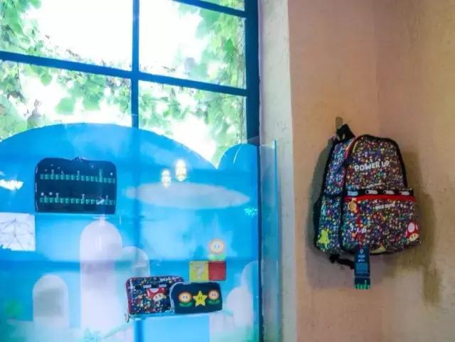 超级玛丽溜进了咖啡馆，扬言不服来战！