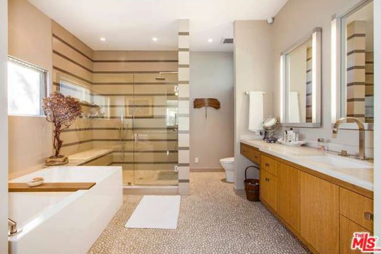 权游铁粉们听好了！“龙母”又多一个称号：中国明清家具爱好者