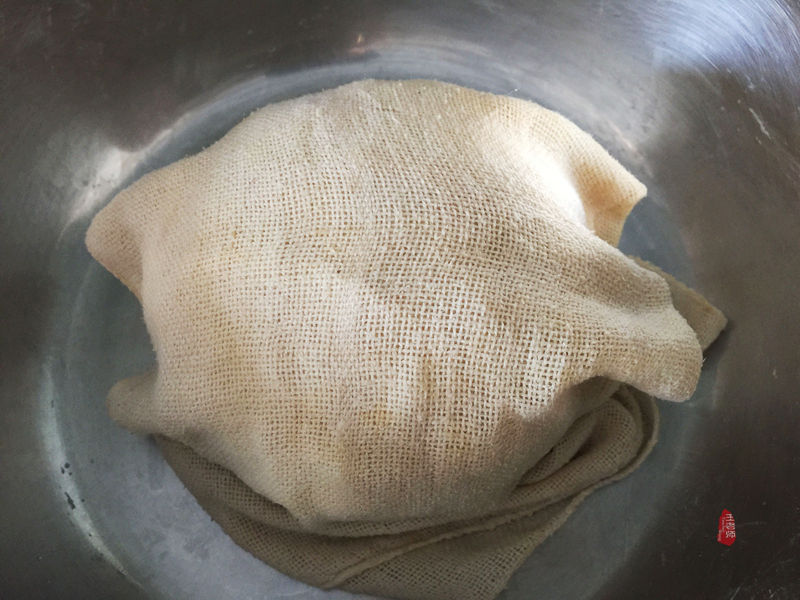 外皮酥脆馅料浓郁,外皮焦香酥脆内馅丰富柔软