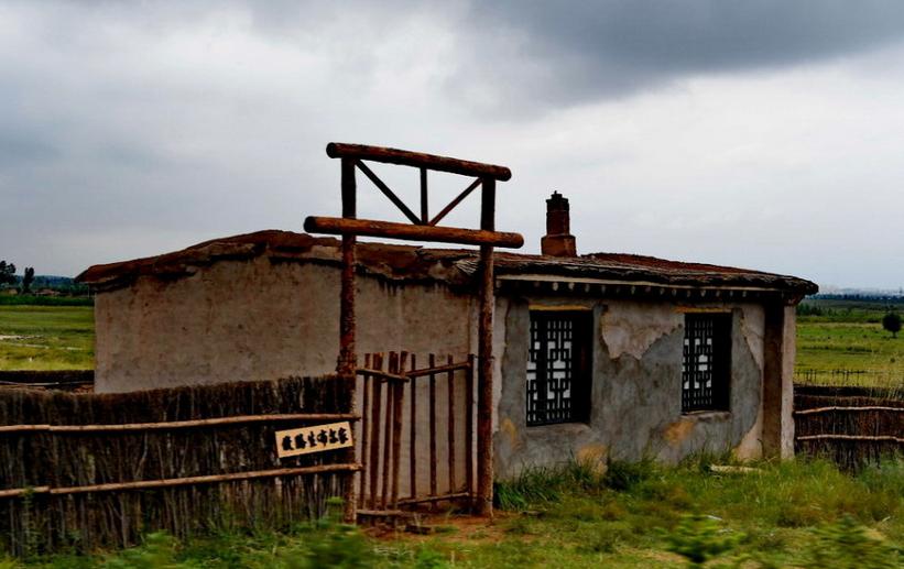 带着漂亮女友逛鄂尔多斯蒙古源流