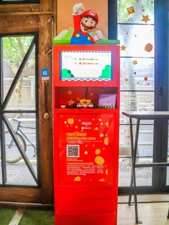 超级玛丽溜进了咖啡馆，扬言不服来战！