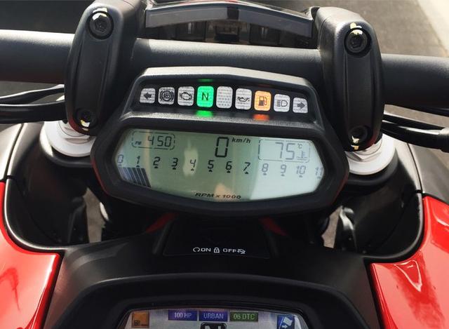 200匹的马力，极致轻量化车重，超跑遇到都不敢轻易轰油门*威示**