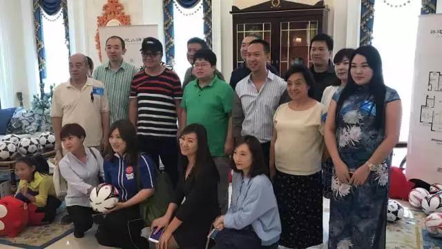 这个周末一边听董路唱歌，一边听佳爷杨洋侃房~