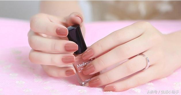 指甲油气质,2023指甲油流行色渐变色