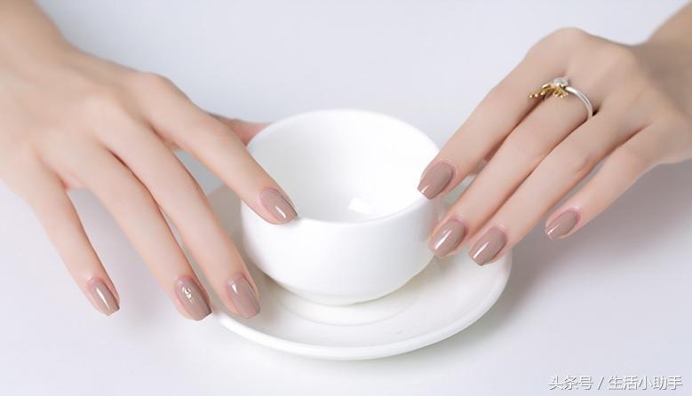 指甲油气质,2023指甲油流行色渐变色