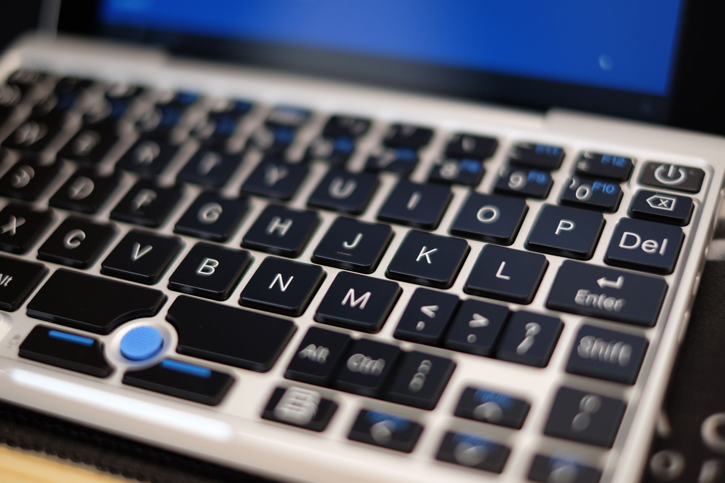 gpdpocketwin10迷你笔记本,可以装进口袋的笔记本电脑