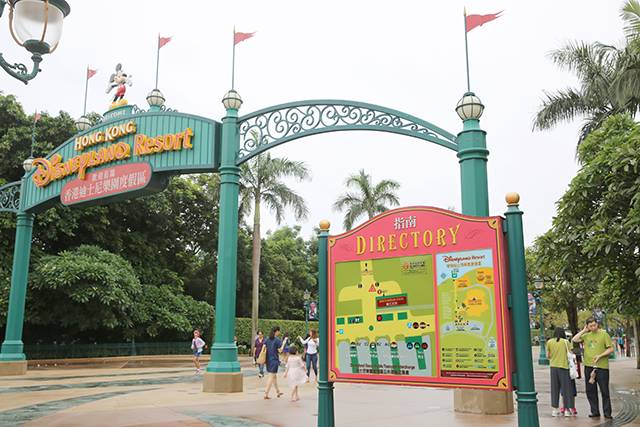 白天去逛迪斯尼,晚上香槟泡泡浴,女孩子去香港应该这么玩