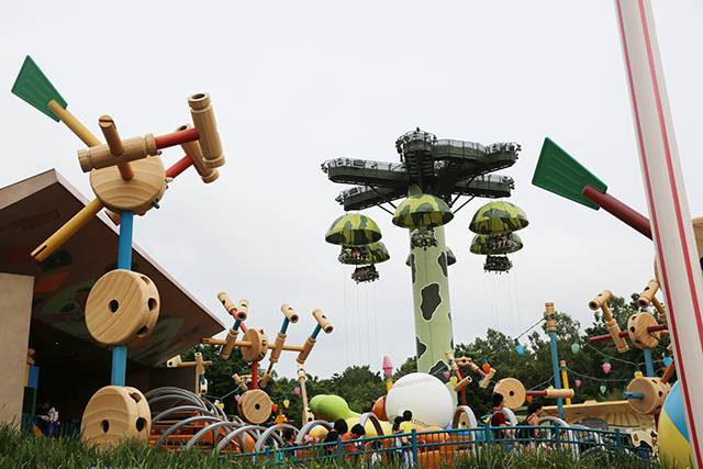 白天去逛迪斯尼,晚上香槟泡泡浴,女孩子去香港应该这么玩