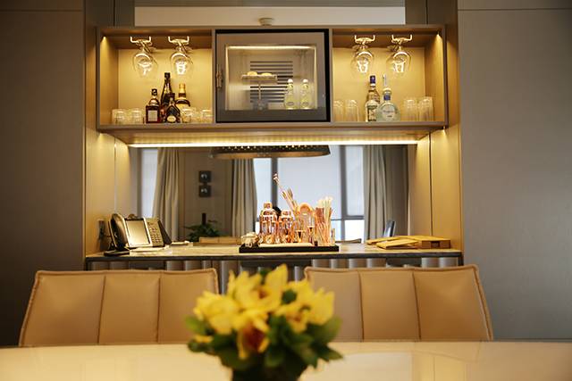 白天去逛迪斯尼,晚上香槟泡泡浴,女孩子去香港应该这么玩