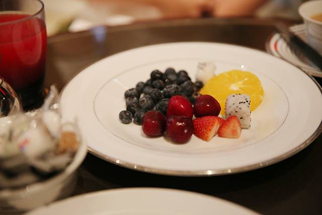 白天去逛迪斯尼,晚上香槟泡泡浴,女孩子去香港应该这么玩