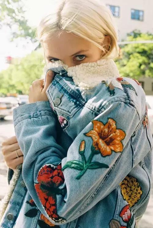 lv supreme联名硬箱470000 (supreme lv联名迷彩包多少钱)