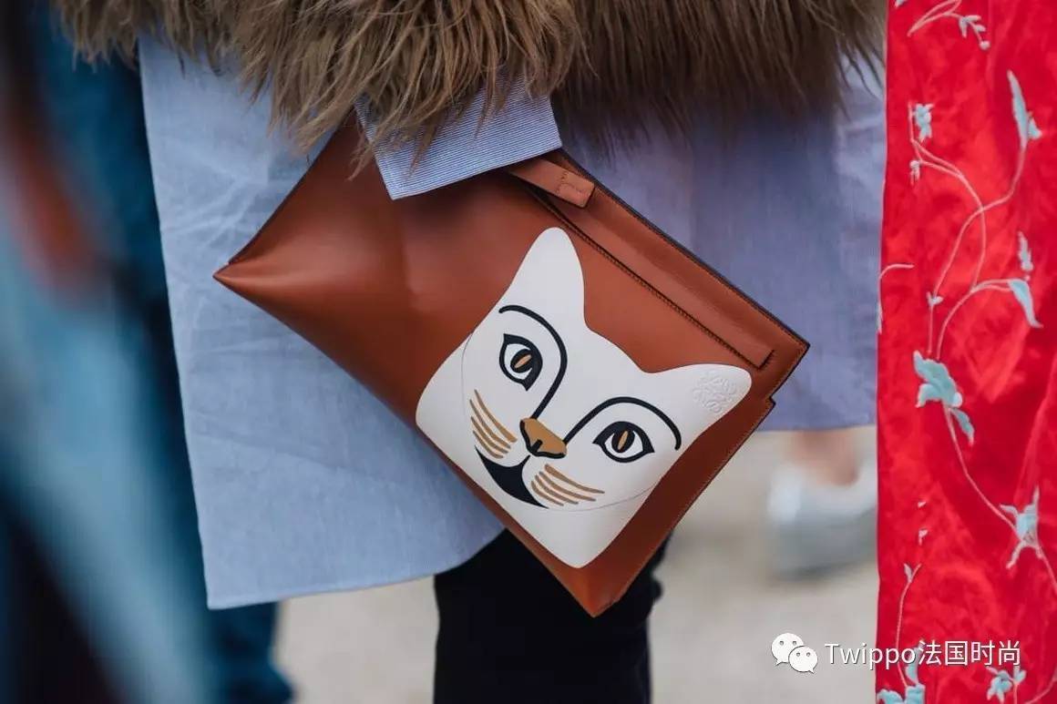 迷你小肩包,现在还流行小皮包包吗